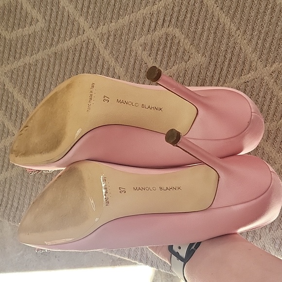 Manolo blahnik hanging pink satin pumps - Picture 10 of 17